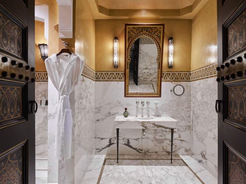 La Mamounia, Marrakech — les-chambres-deluxe-parc-salle-de-bain.jpeg